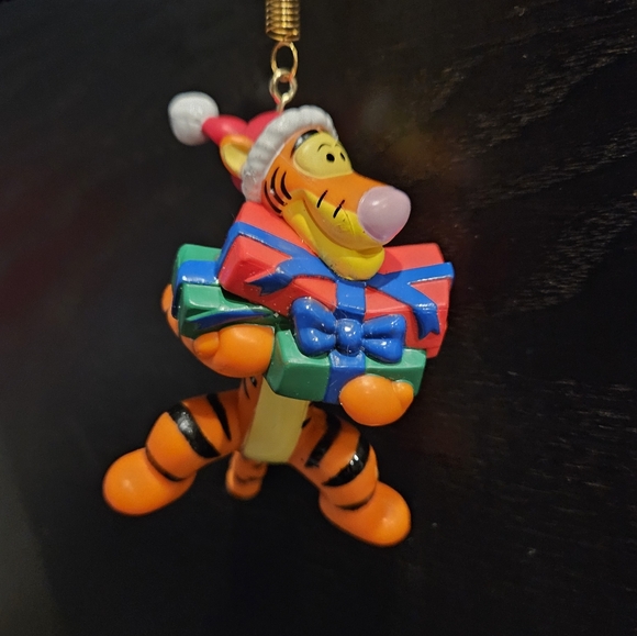 Noma Tigger Ornament - Picture 1 of 4